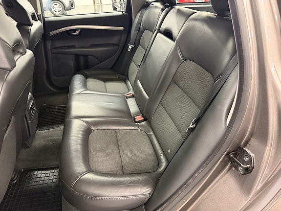 Volvo V70 8 of 13