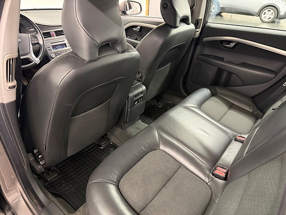 Volvo V70 7 of 13