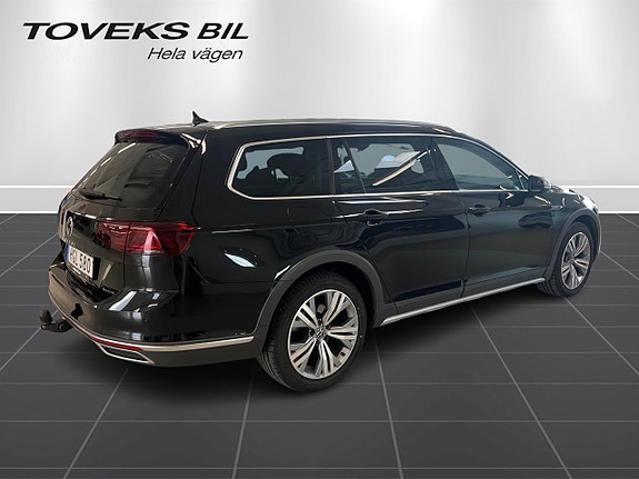 Volkswagen Passat Alltrack 3 of 17