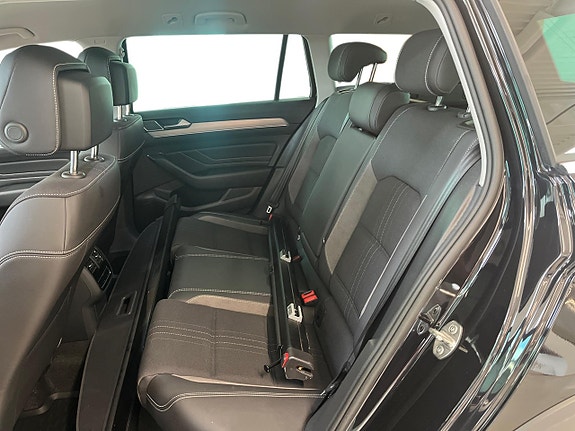 Volkswagen Passat Alltrack 16 of 17