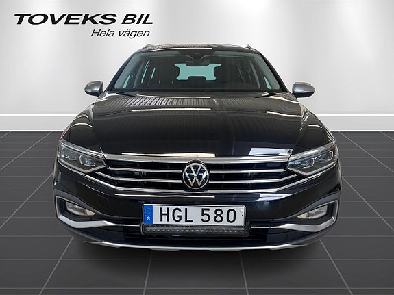 Volkswagen Passat Alltrack 8 of 17