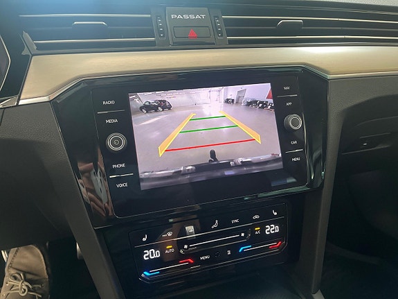 Volkswagen Passat Alltrack 13 of 17
