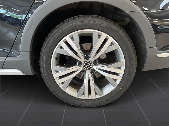 Volkswagen Passat Alltrack 9 of 17