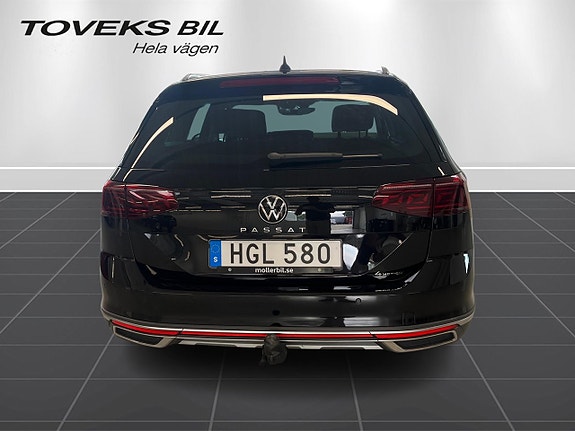 Volkswagen Passat Alltrack 4 of 17