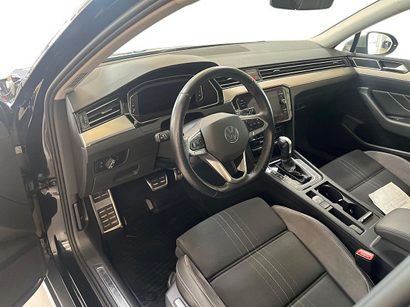 Volkswagen Passat Alltrack 10 of 17