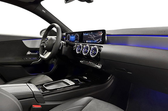 Mercedes-Benz A250 9 of 11
