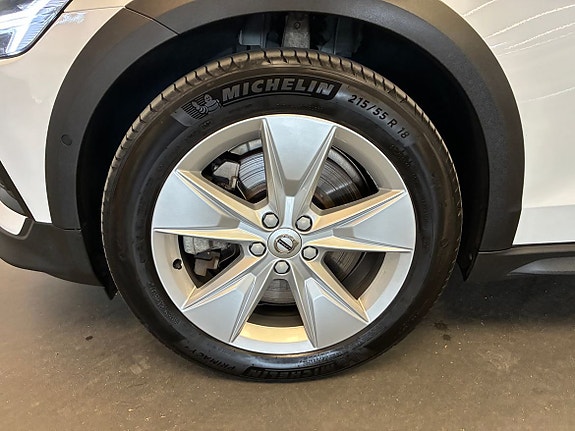 Volvo V60 Cross Country 5 of 19