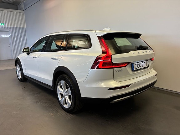 Volvo V60 Cross Country 6 of 19
