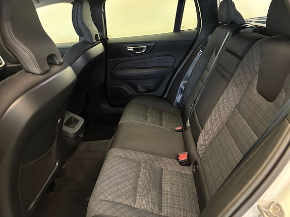 Volvo V60 Cross Country 17 of 19