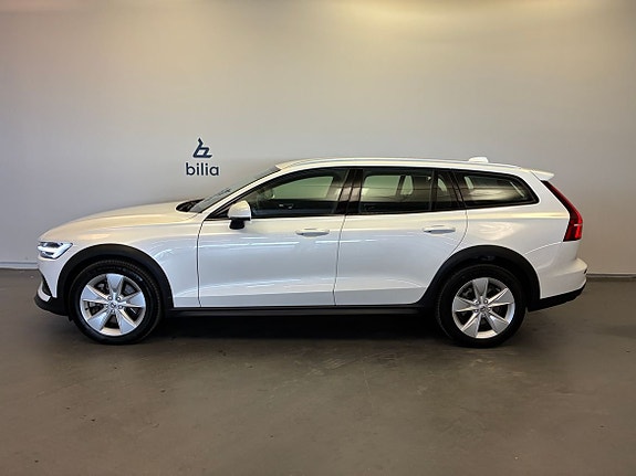 Volvo V60 Cross Country 3 of 19