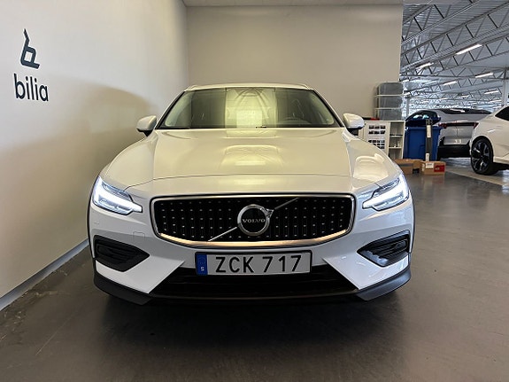 Volvo V60 Cross Country 2 of 19