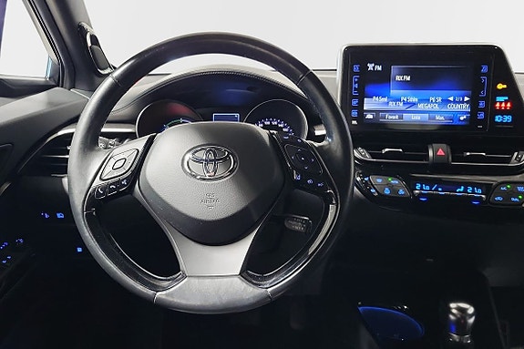 Toyota C-HR 10 of 15