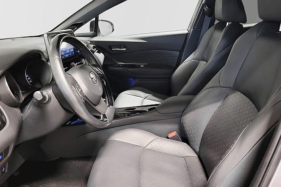 Toyota C-HR 7 of 15