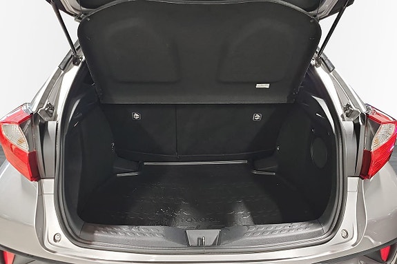 Toyota C-HR 14 of 15