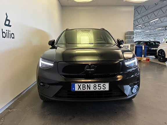 Volvo EX40 2 of 24