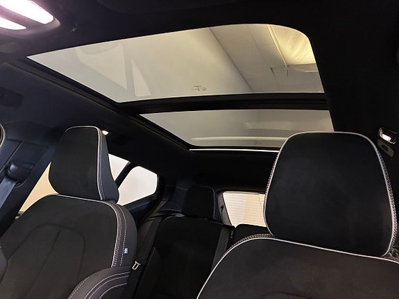 Volvo EX40 20 of 24