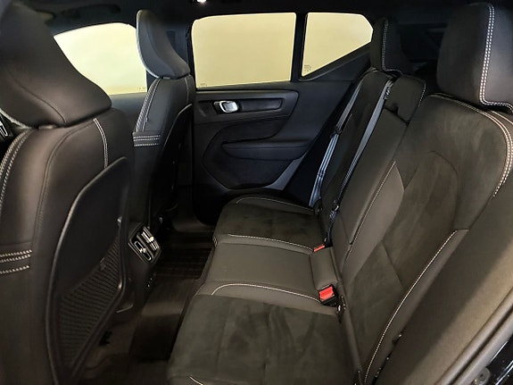Volvo EX40 21 of 24
