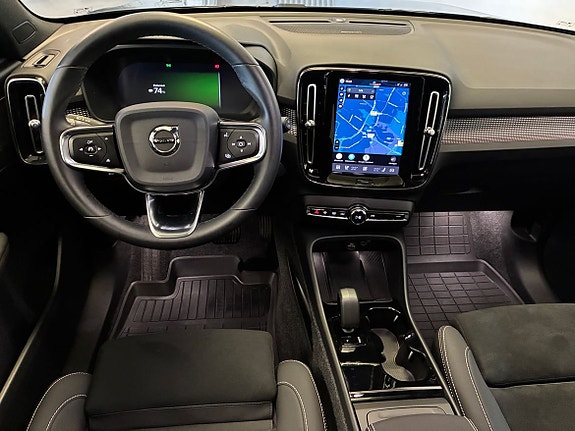 Volvo EX40 18 of 24