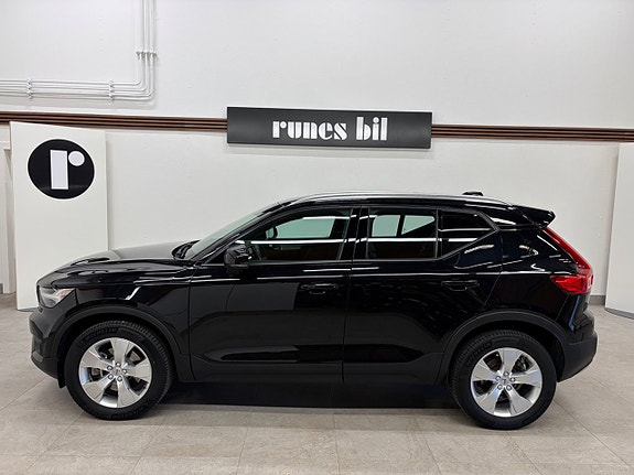 Volvo XC40 2 of 22
