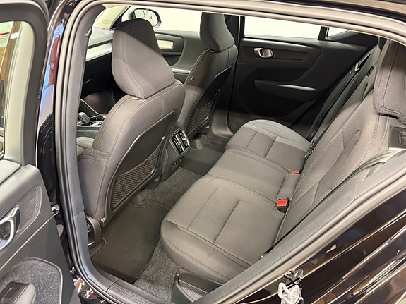 Volvo XC40 7 of 22