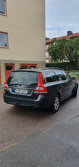 Volvo V70 2 of 8