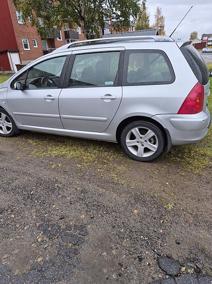 Peugeot 307 SW 4 of 6