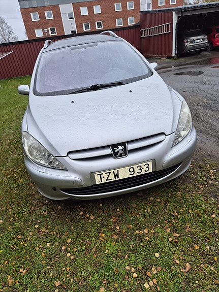 Peugeot 307 SW 2 of 6