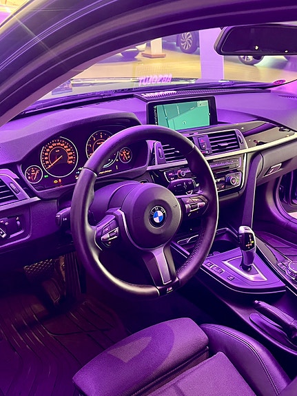 BMW 320d 4 of 5