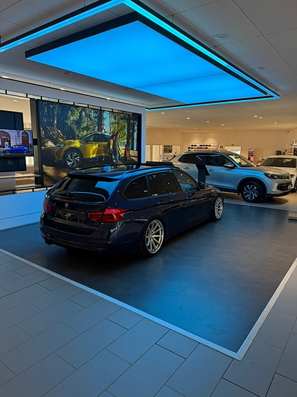 BMW 320d 3 of 5
