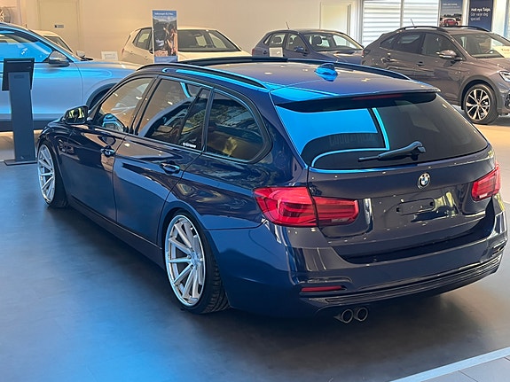 BMW 320d 2 of 5