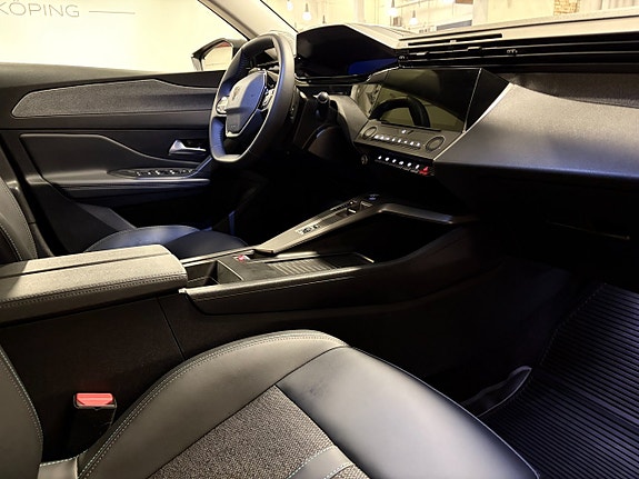 Peugeot 308 SW 9 of 13