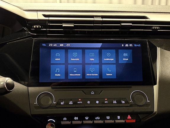 Peugeot 308 SW 12 of 13