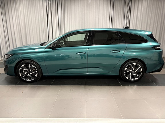 Peugeot 308 SW 2 of 13