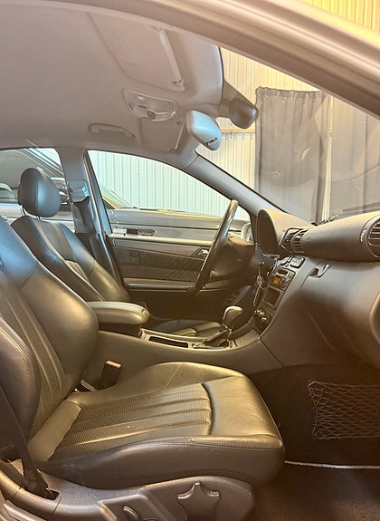Mercedes-Benz C32 7 of 12