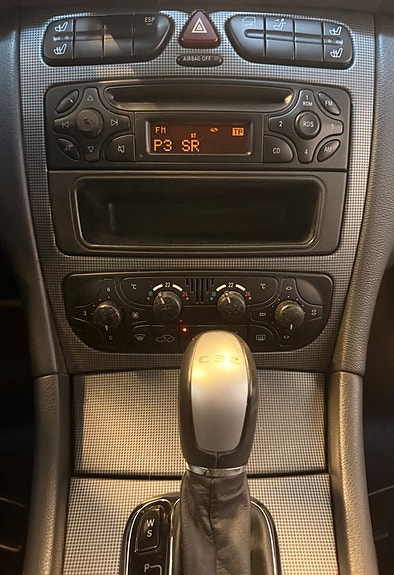 Mercedes-Benz C32 10 of 12