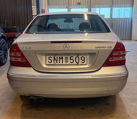 Mercedes-Benz C32 3 of 12