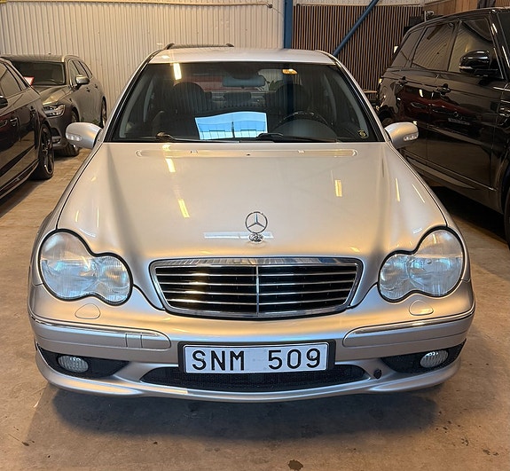 Mercedes-Benz C32 6 of 12