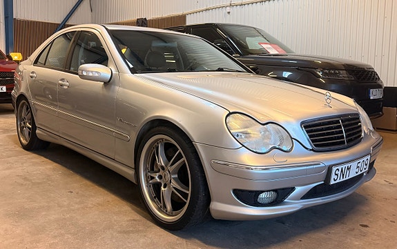 Mercedes-Benz C32 5 of 12
