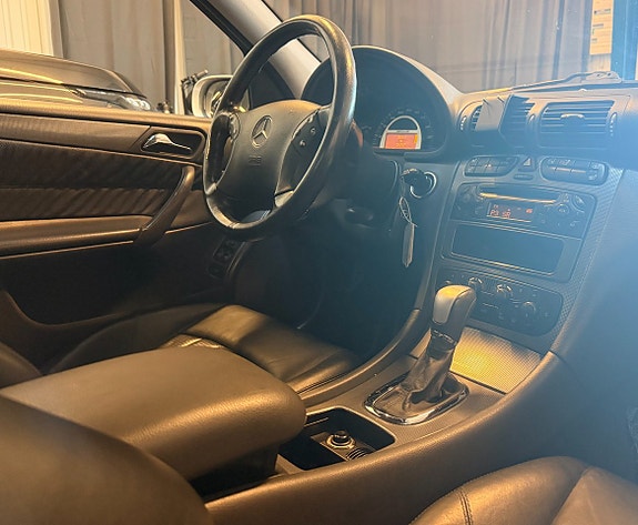 Mercedes-Benz C32 8 of 12