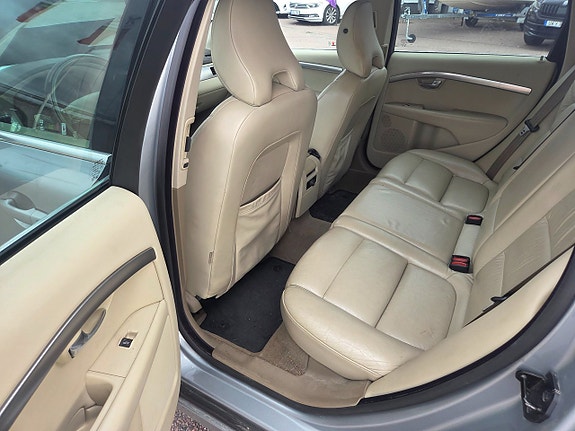 Volvo V70 4 of 16