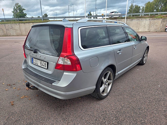Volvo V70 8 of 16
