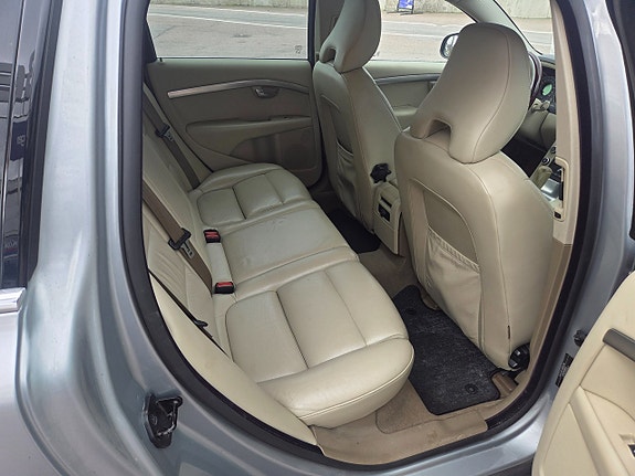 Volvo V70 9 of 16