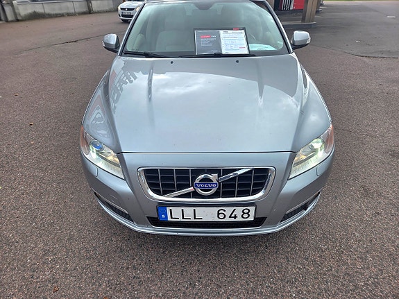 Volvo V70 13 of 16
