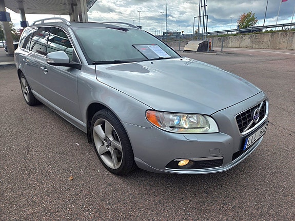 Volvo V70 12 of 16