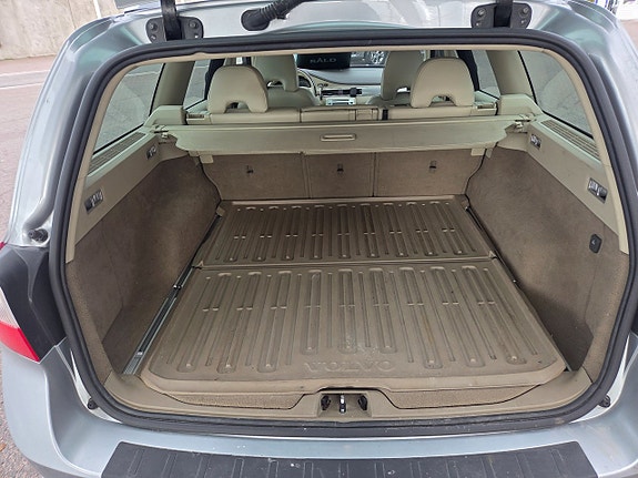 Volvo V70 7 of 16