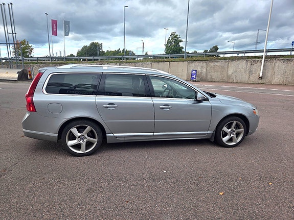 Volvo V70 10 of 16