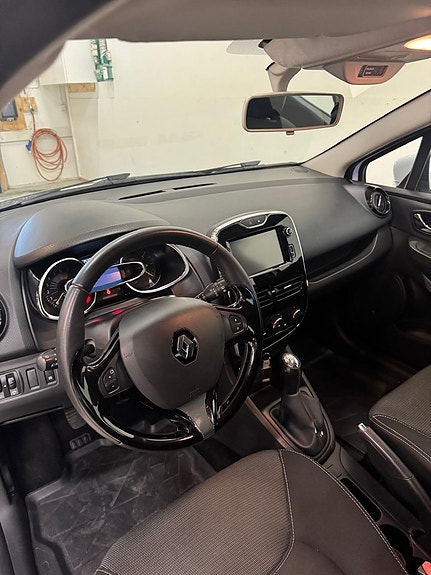 Renault Clio 9 of 13