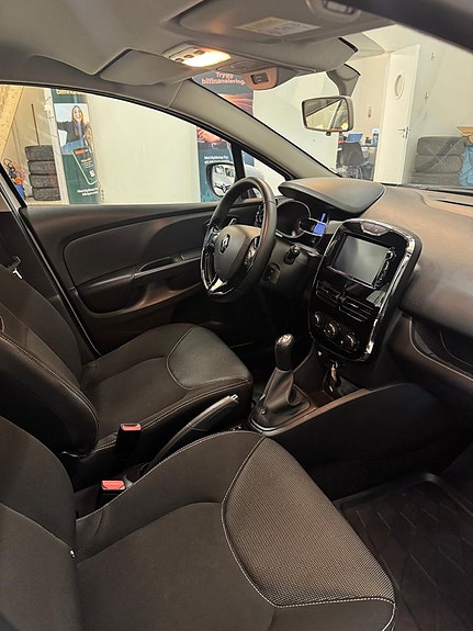 Renault Clio 10 of 13