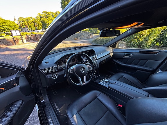 Mercedes-Benz E220 5 of 8