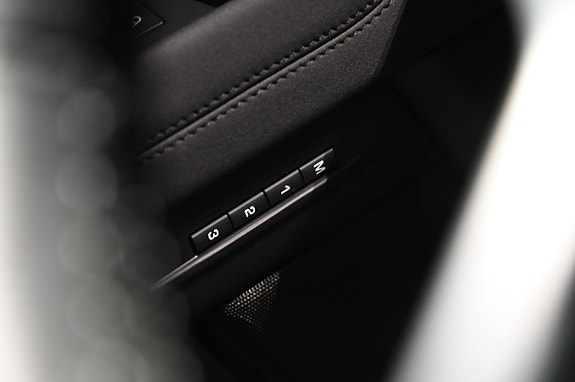 Land Rover Range Rover Evoque 22 of 27